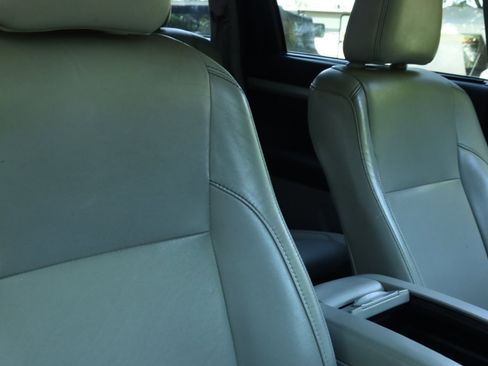 Used 2017 Toyota Highlander XLE image 25