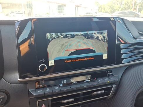 Used 2025 Toyota Camry SE w/ Convenience Package FWD image 18