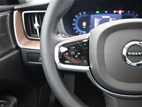 Used 2024 Volvo XC60 B5 Plus w/ Climate Package image 24