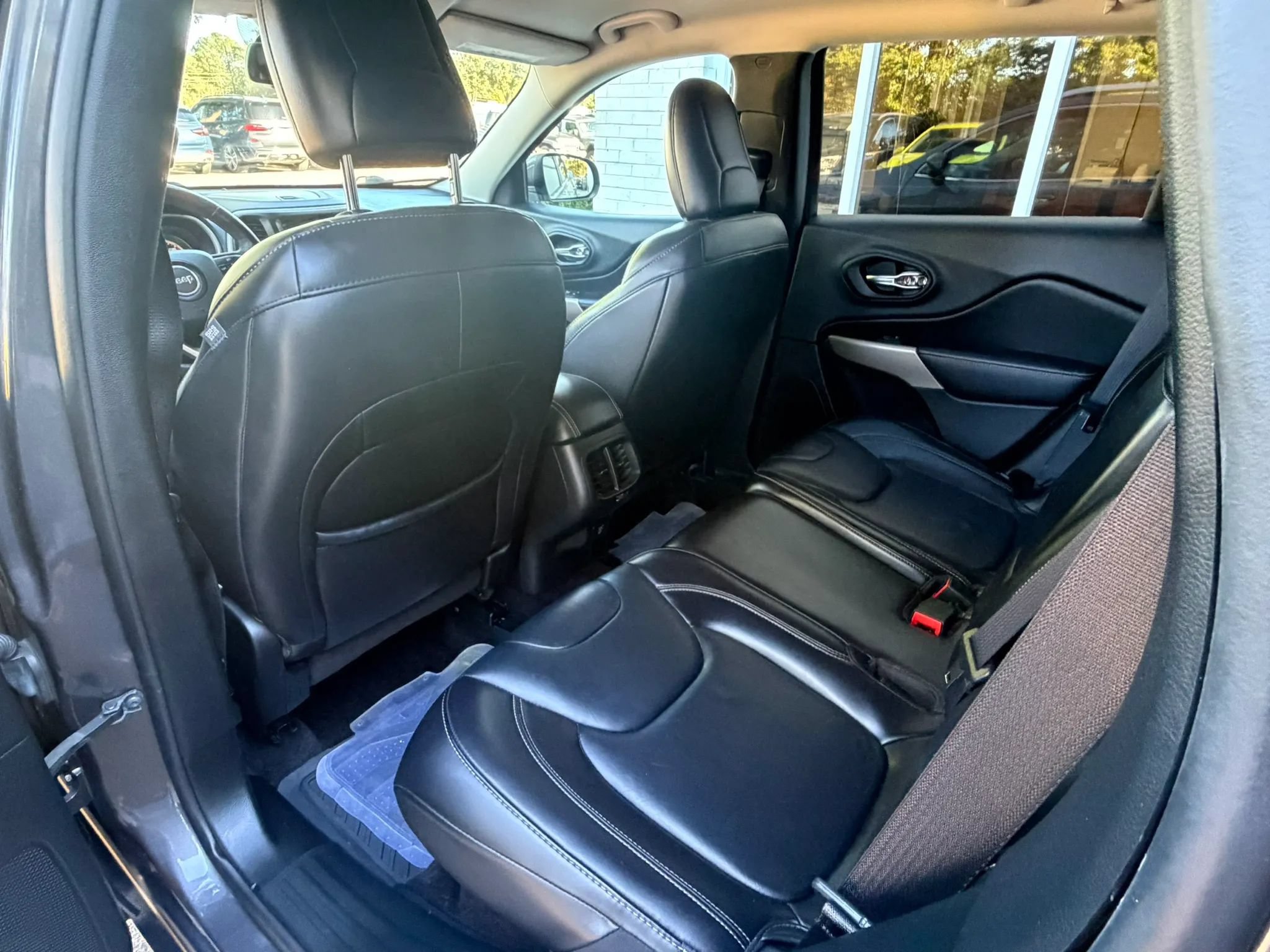 Used 2017 Jeep Cherokee Limited FWD image 21