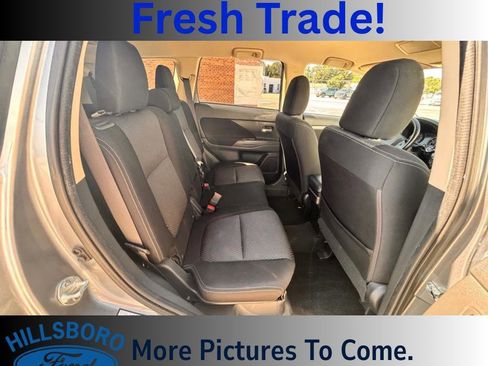 Used 2016 Mitsubishi Outlander SE image 6