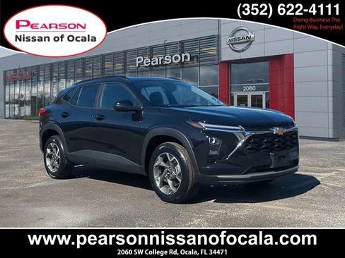 Used 2025 Chevrolet Trax LT w/ LT Convenience Package image 1