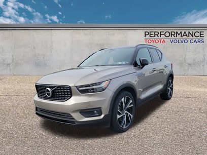 Certified 2022 Volvo XC40 T5 R-Design w/ Climate Package