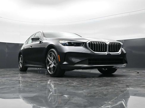 New 2026 BMW 530i w/ Convenience Package RWD image 27