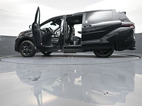 New 2026 Toyota Sienna XLE Woodland Edition image 51