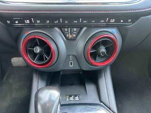 Used 2021 Chevrolet Blazer RS w/ Enhanced Convenience Package FWD image 13
