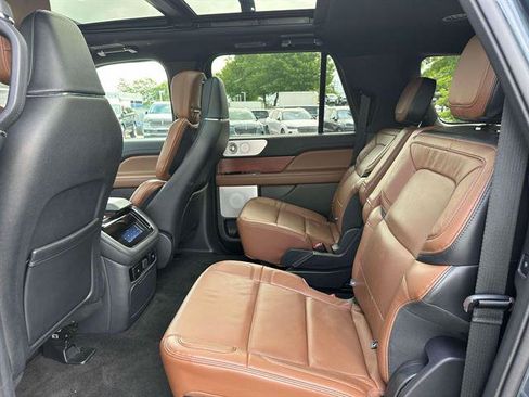 Certified 2022 Lincoln Navigator L Reserve AWD/4WD image 10