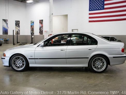 Used 2003 BMW M5 RWD image 3