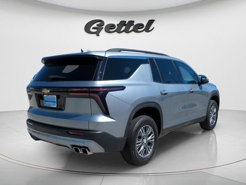 Used 2025 Chevrolet Traverse LT image 5