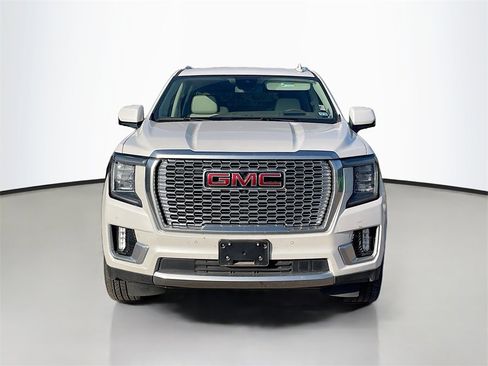 Used 2024 GMC Yukon XL Denali image 2
