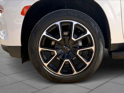 Used 2023 Chevrolet Suburban RST image 11