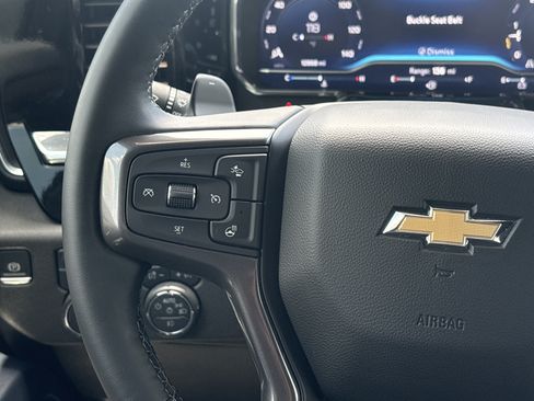 Used 2024 Chevrolet Silverado 1500 High Country w/ Z71 Off-Road Package AWD/4WD image 8