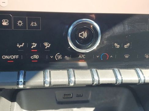 Used 2025 GMC Terrain Elevation AWD/4WD image 32