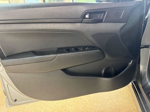 Used 2018 Hyundai Elantra Sport FWD image 16