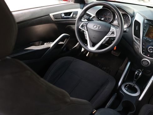 Used 2016 Hyundai Veloster FWD image 20