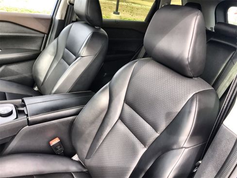 Used 2023 Nissan Rogue SV w/ SV Premium B Package image 11