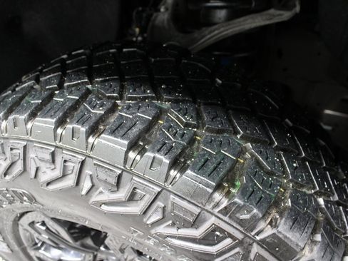 Used 2024 Chevrolet Silverado 1500 ZR2 image 7