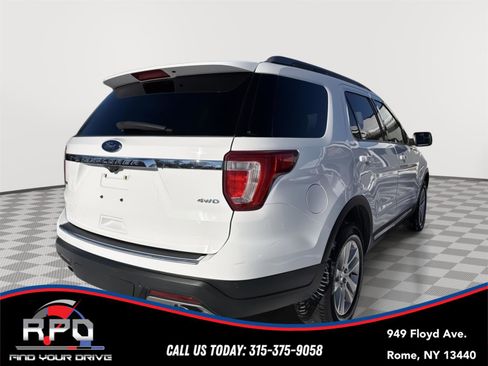 Used 2018 Ford Explorer XLT w/ XLT Technology Feature Bundle image 5