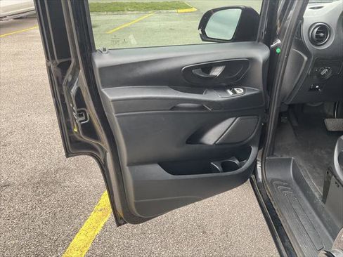 Used 2019 Mercedes-Benz Metris Passenger image 13