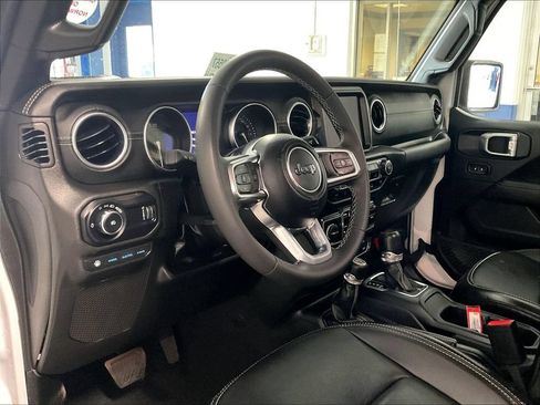 Used 2023 Jeep Wrangler Unlimited Sahara AWD/4WD image 8