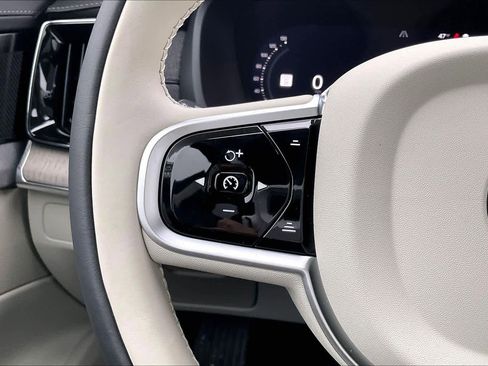 New 2026 Volvo XC90 B6 Ultra image 17