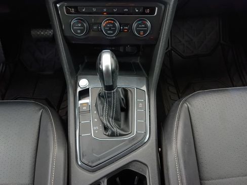 Used 2021 Volkswagen Tiguan SE FWD image 10