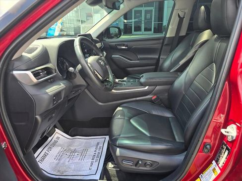 Used 2021 Toyota Highlander XLE FWD image 12