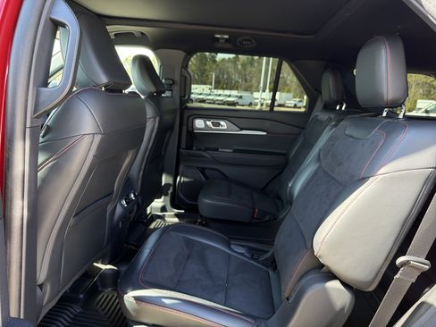 Used 2025 Ford Explorer ST image 28