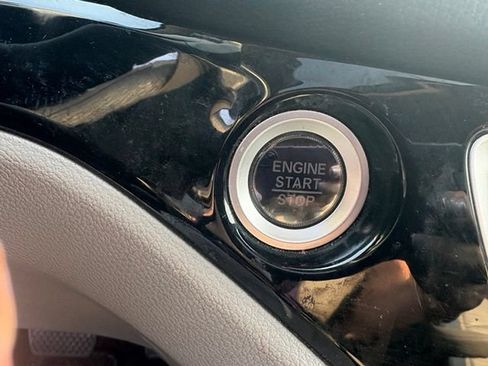 Used 2019 Honda Pilot Touring image 14