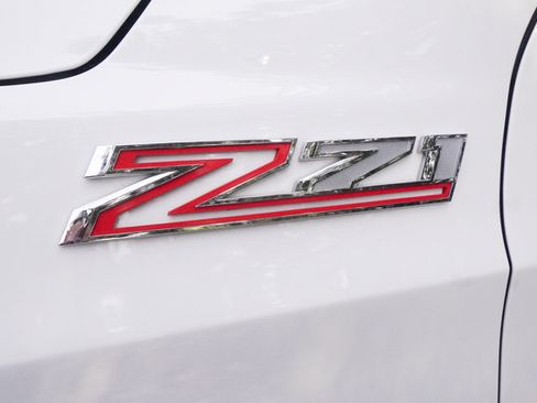 Used 2022 Chevrolet Suburban Z71 w/ Z71 Off-Road Package AWD/4WD image 39
