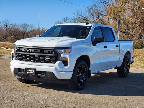 Used 2024 Chevrolet Silverado 1500 Custom image 3