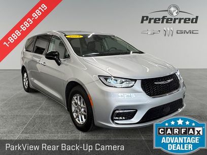 Used 2024 Chrysler Pacifica Touring-L