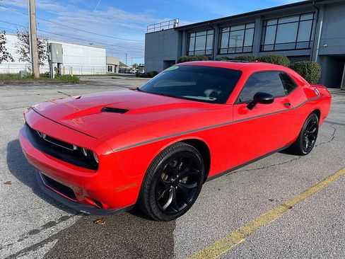 Used 2016 Dodge Challenger SXT Plus image 3