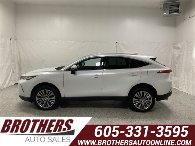 Used 2024 Toyota Venza XLE AWD/4WD image 1