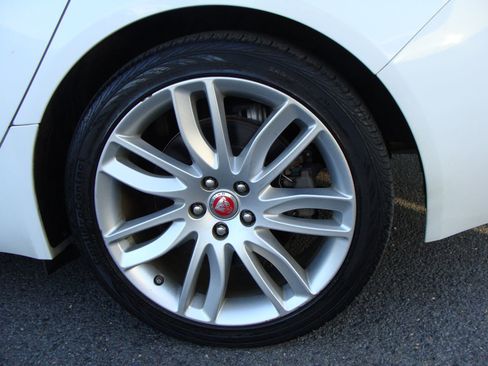 Used 2017 Jaguar XF Prestige image 37