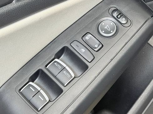 Used 2022 Honda Civic LX image 9