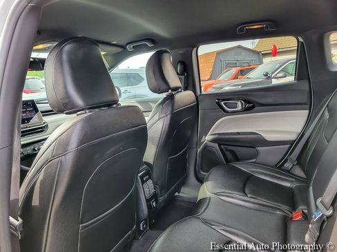Used 2025 Jeep Compass Limited AWD/4WD image 12
