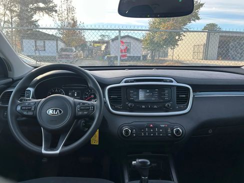 Used 2018 Kia Sorento L image 14