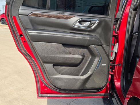 Used 2022 Chevrolet Tahoe Z71 w/ Z71 Off-Road Package image 16