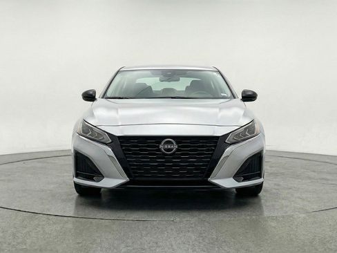 Used 2025 Nissan Altima 2.5 SV image 2