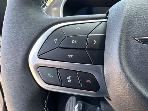 New 2025 Chrysler Pacifica Select FWD image 32