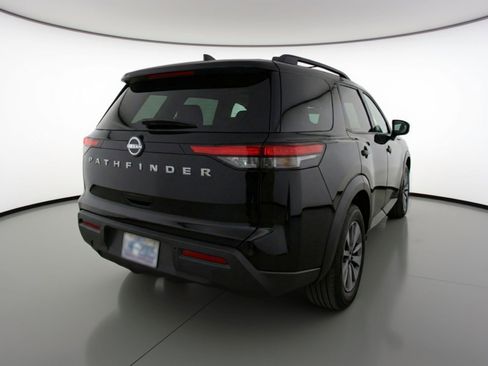 Used 2025 Nissan Pathfinder SV image 9
