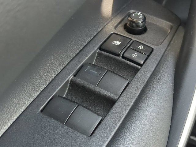 Used 2021 Toyota Corolla SE FWD image 19