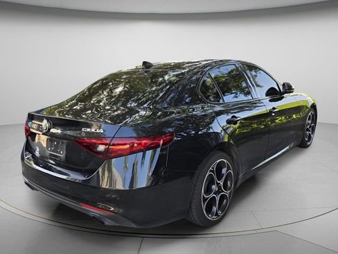 Used 2022 Alfa Romeo Giulia Ti RWD image 5