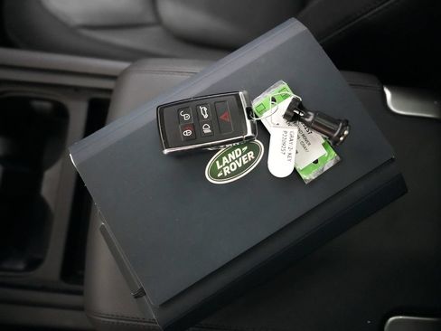 Used 2023 Land Rover Defender 130 X-Dynamic SE AWD/4WD image 21