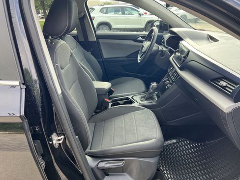 Certified 2023 Volkswagen Taos SE w/ Panoramic Sunroof Package FWD image 27