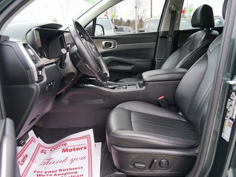 Used 2023 Kia Sorento S image 11