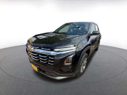 Used 2025 Chevrolet Equinox LT FWD image 3