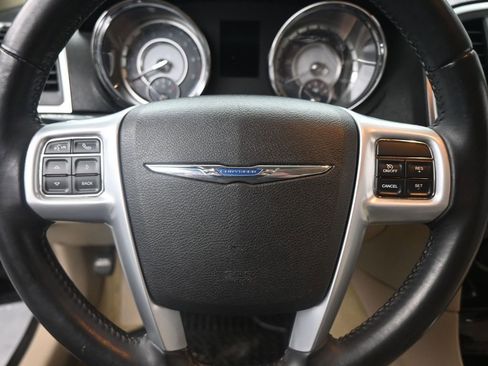 Used 2013 Chrysler 300 image 10