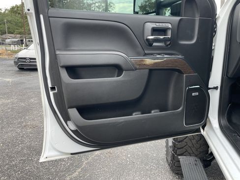 Used 2017 GMC Sierra 2500 Denali w/ Duramax Plus Package AWD/4WD image 45